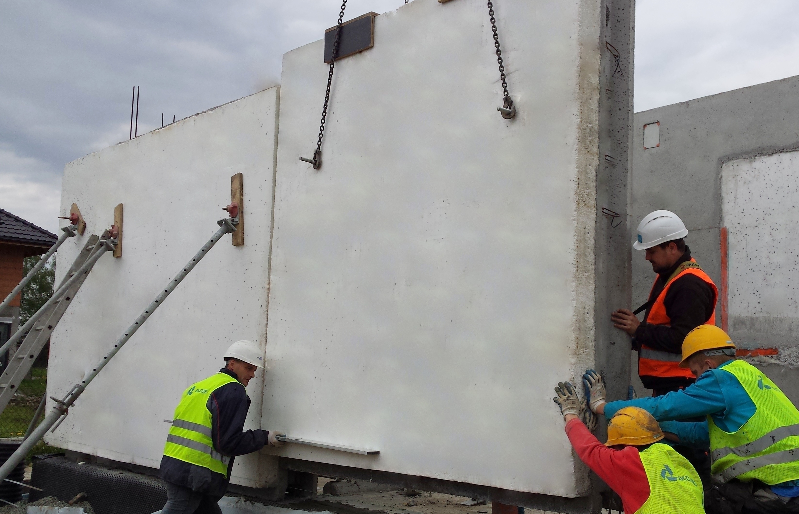 Montaż paneli z zintegrowaną izolacją